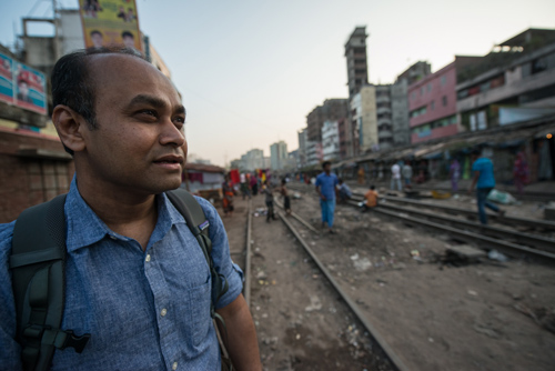 MSU researcher Monir Moniruzzaman visits a slum in Dhaka, Bangladesh. Moniruzzaman said many poor, desperate villagers are being exploited to sell an organ to wealthy donors. Photo by Kurt Stepnitz