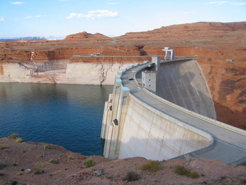 Glen Canyon Dam and Lake Powell at a low point in 2004, when the Colorado River reservoir was only about 40 percent of capacity. A new study with CIRES co-authors evaluates why estimates of the river’s future flow vary, from a 6 percent decrease by 2050 to 45 percent. (Photo by co-author Bradley Udall, who contributed to the new study as director of the CIRES Western Water Assessment, a NOAA-funded program of the University of Colorado Boulder.) 