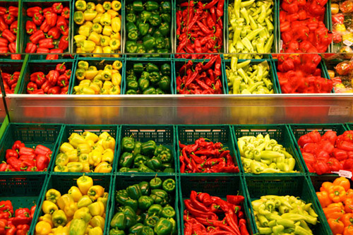 All varieties of peppers are in the same botanical family as tobacco. A new study shows that eating peppers may reduce the risk of Parkinson’s disease. Image credit: Petr Kratochvil