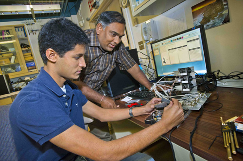 Seno Rekawa (right) mentors a student as part of Berkeley Lab's summer CSEE program. Image credit: Berkeley Lab