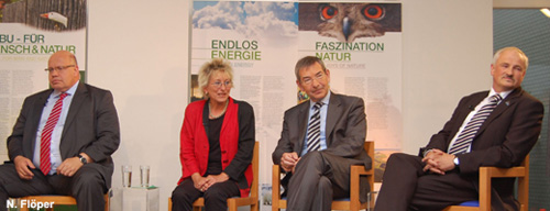 Peter Altmaier (CDU), Eva Bulling-Schröter (Die Linke), Christian Ruck (CSU) und NABU-Präsident Olaf Tschimpke (v.l.n.r.) bewerteten die Energiewende sehr unterschiedlich. Image credit: NABU.de