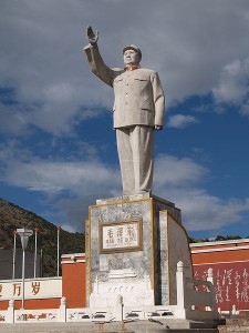 Mao Statue in Lijang. Photo credit: Roy Niekerk (Image source: Wikipedia)