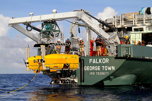 Recovering Nereus after work on Falkor at the Cayman Trough. Image credit: Leighton Rolley