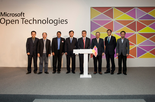 Government officials, industry leaders and Microsoft executives celebrate the launch of Microsoft Open Technologies in Shanghai, China on Jan. 16, 2014. From left: Samuel Shen, Chief Operating Officer, Microsoft China; Yang Genxing, Chairman, Shanghai Software Industry Association; S. Somasegar, Corporate Vice President, Microsoft Corporation; Mr. Zhao Zhuping, Governor of Minhang District; Jean Paoli, President, Microsoft Open Technologies, Inc.; Lu Shouqun, Honorary Chairman, China Open Source Software Promotion Union (COPU); Lang Sheng Yun, Managing Director, Microsoft Open Technologies Shanghai; Shen Wen, President, Shanghai Zizhu Hi-tech Industrial Development Zone. Image credit: Microsoft