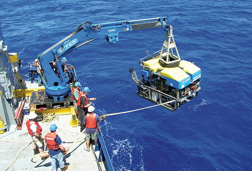 Researchers will use the remotely operated vehicle Jason to study microbes living on and below the seafloor during the latest expedition in the Dive and Discover educational series, which kicks off on January 2, 2014. The international research team includes scientists from nine countries. Image credit: Tom Bolmer, Woods Hole Oceanographic Institution 