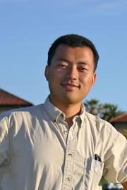 Yulin Chen, a physicist with Oxford University, retains his strong ties to Berkeley Lab’s Advanced Light Source (ALS). Image credit: Berkeley Lab