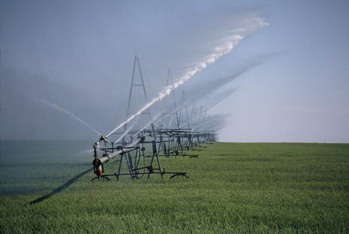Bewässerung in der Landwirtschaft. Image credit: Paulkondratuk3194 (Source: Wikipedia)