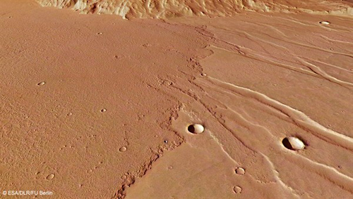 Sich überlagernde Lavaströme am Mistretta-Krater. Image credit: DLR
