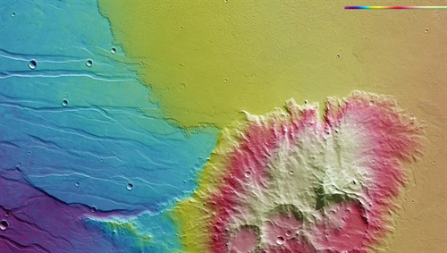 Topographische Bildkarte des Mistretta-Kraters auf der Hochlandebene Daedalia Planum. Image credit: DLR