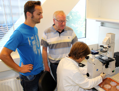 Institutsleiter Klaus Bister (mi.) mit Eduard Stefan (li.) und Markus Hartl (re.). Image credit: Universität Innsbruck