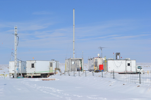 Im Feldlabor werden die Daten der Uintah Basin Winter Ozone Study im Jahr 2013 analysiert. Photo credit: Steven Brown, NOAA ESRL