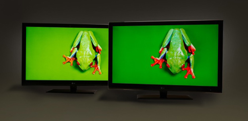 The TV on the right using Nanosys’ quantum dot technology shows a 50% wider range of colors than the standard white LED set on the left. (Image courtesy of Nanosys)