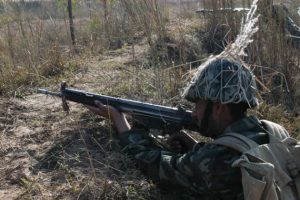 A soldier of Pakistan army in combat position. Photo credit: Pakistan Armed Forces (Source: Wikipedia)